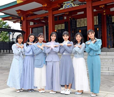 　ヒット祈願を行ったブルーベリーソーダの（左から）大橋小春、馬越友梨、大嵩愛花、幸澤沙良、鈴木悠華、大平くるみ、田村藍