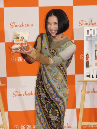 　初エッセイ集の刊行記念取材会を行ったＳｕｐｅｒｆｌｙの越智志帆