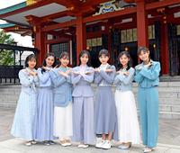 　ヒット祈願を行ったブルーベリーソーダの（左から）大橋小春、馬越友梨、大嵩愛花、幸澤沙良、鈴木悠華、大平くるみ、田村藍
