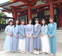 　ヒット祈願を行ったブルーベリーソーダの（左から）大橋小春、馬越友梨、大嵩愛花、幸澤沙良、鈴木悠華、大平くるみ、田村藍