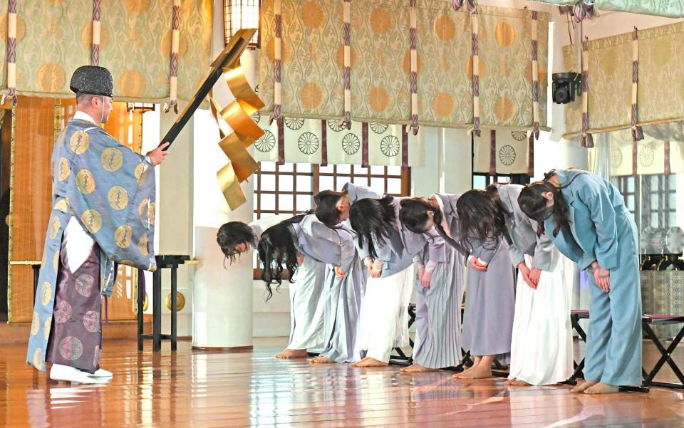 　ヒット祈願を行うブルーベリーソーダ