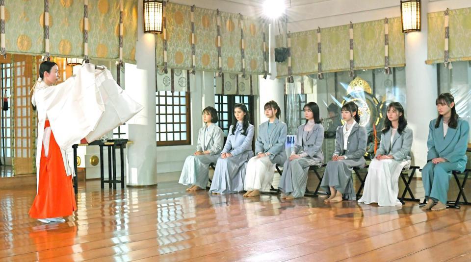 　ヒット祈願をするブルーベリーソーダ