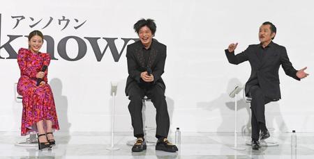 　吉田鋼太郎（右）のトークに大笑いする高畑充希（左）と田中圭（撮影・三好信也）