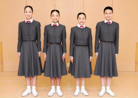 　首席の小熊萌子さん、成績上位の觜本ゆかるさん、西巻いぶ季さん、平尾百合音さん