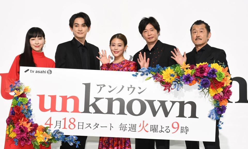 　制作発表会見に登場した（左から）麻生久美子、町田啓太、高畑充希、田中圭、吉田鋼太郎（撮影・三好信也）