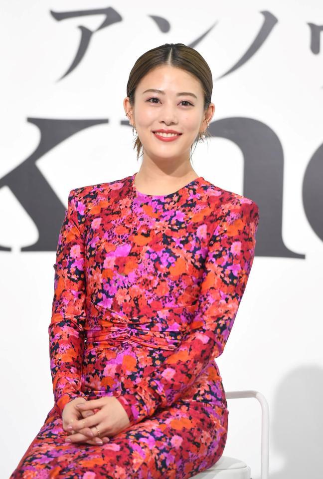　花柄のワンピースで制作発表会見に登場した高畑充希（撮影・三好信也）