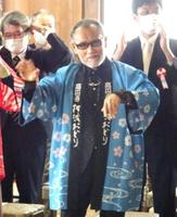 　阿波踊りを披露する片岡鶴太郎