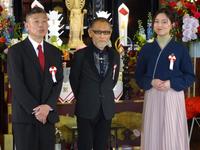 　（左から）コラアゲンはいごうまん、片岡鶴太郎、みほとけ