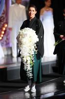 　黒紋付きに緑の袴姿で本拠地に別れを告げる宙組トップスター真風涼帆＝宝塚大劇場