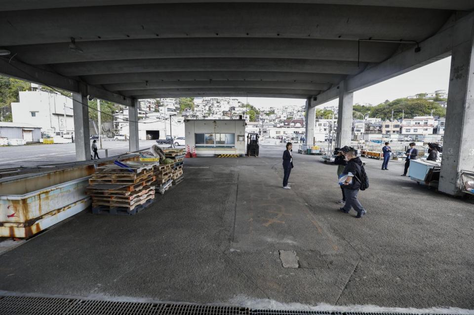 　事件があった和歌山市の雑賀崎漁港＝１７日午前