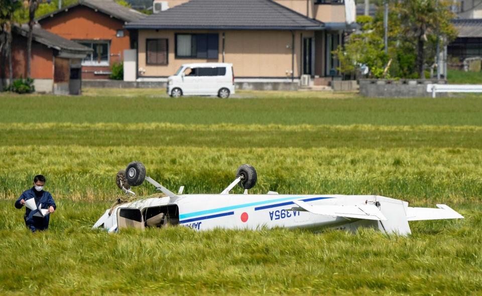 　大分県宇佐市の農地に不時着した海上保安庁のセスナ機