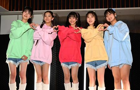 　デビューイベントを行った１００℃の世界（左から）田島春那、鷹宮玲亜、龍杏美、柴田陽夏、美音＝東京・新宿のＳＡＫＵＲＡ（撮影・金田祐二）