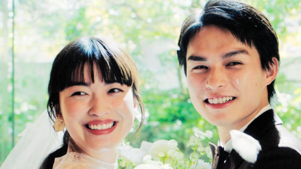 　ゼクシィ１４代目ＣＭガールの茅島みずき（左）と兵頭功海