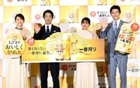 　（左から）石田ゆり子、堤真一、満島ひかり、鈴木亮平