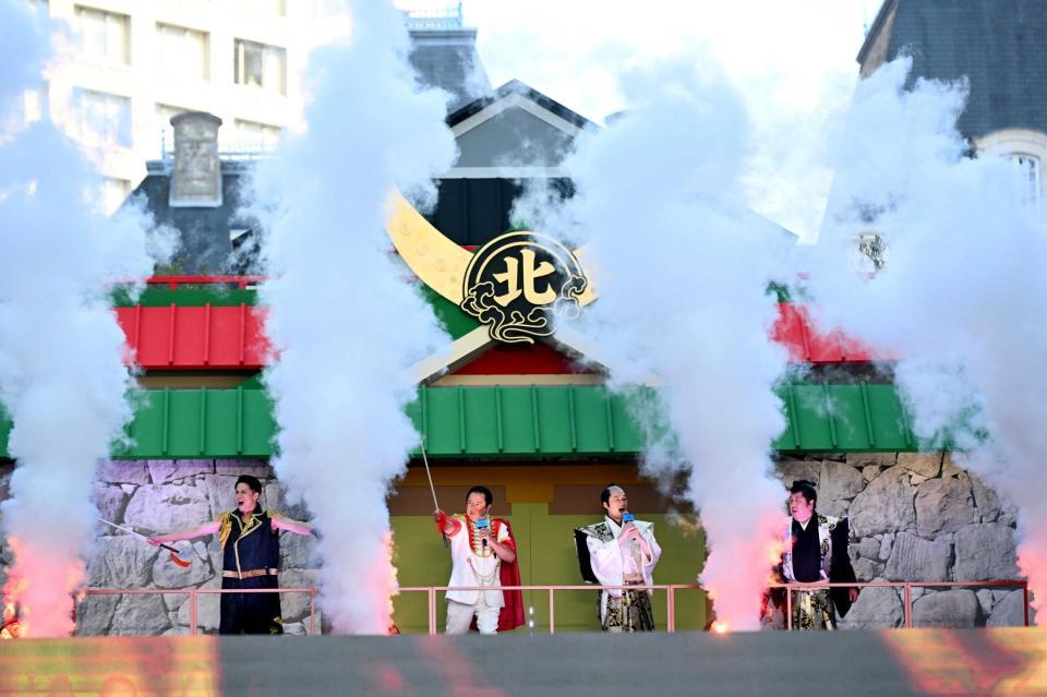 　たけし城から登場する（左から）木村昴、谷隼人、バナナマン・設楽統と日村勇紀