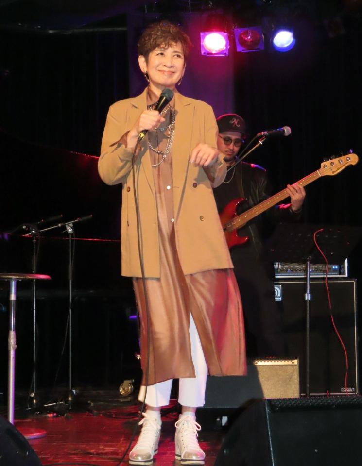 　パワフルな歌声を披露した今陽子