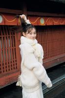 　福原遥のフォトブック「ｇｉｆｔ」より