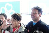 　「ちゃ～ズモール」に参加したサバンナ・八木真澄（左）とたむらけんじ