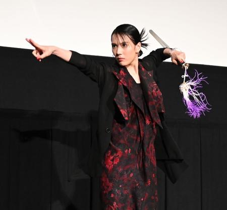 中国武術を披露する山本千尋（撮影・金田祐二）