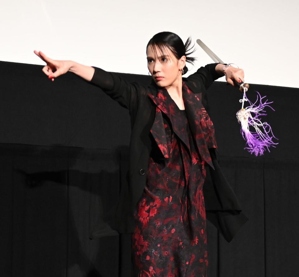 中国武術を披露する山本千尋（撮影・金田祐二）