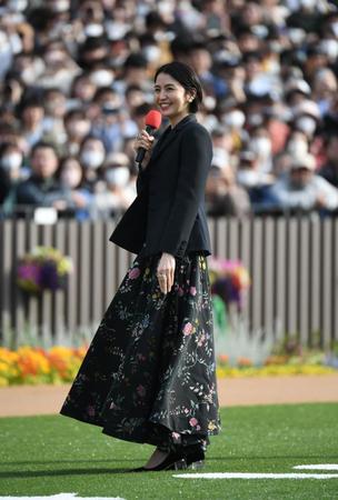 　トークショーを行う長澤まさみ（撮影・石井剣太郎）