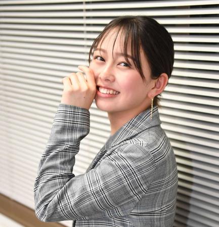 　あどけなさも残す美ぼうでほほ笑む大平萌笑（撮影・北村雅宏）