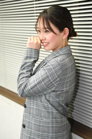 　ほほ笑む大平萌笑（撮影・北村雅宏）