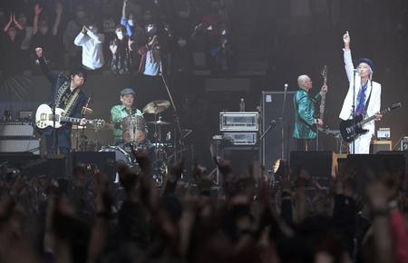 　２２年７カ月ぶりにライブを行ったＴｈｅ　Ｓｔｒｅｅｔ　Ｓｌｉｄｅｒｓ（左から）鈴木将雄、土屋公平、市川洋二、村越弘明（撮影・棚橋慶太）