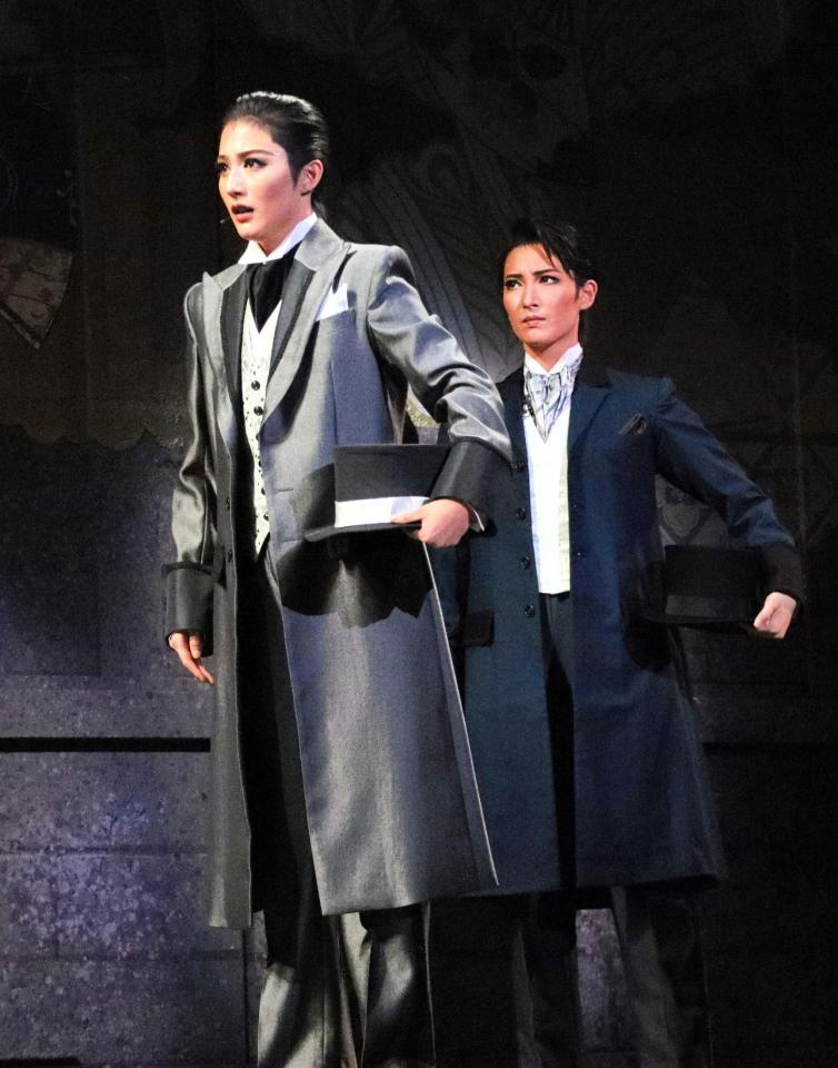 「舞姫」で熱演する主演の聖乃あすか（左）と帆純まひろ