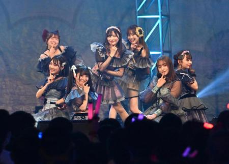 　ポーズをきめる＃ババババンビ（撮影・金田祐二）