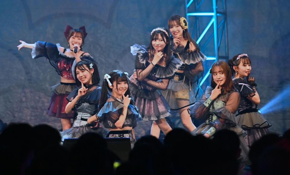 　ポーズをきめる＃ババババンビ（撮影・金田祐二）