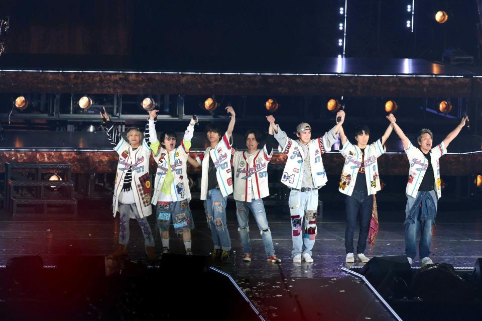 ジャニーズWEST 大阪で「POWER」結実 1万2000人プラス7