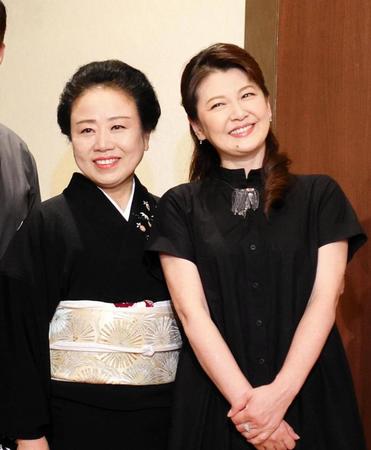 　「泣いたらあかん」で共演する藤山直美（左）と南野陽子