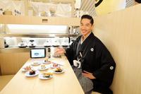 　寿司を指すＥＸＩＬＥ・ＡＫＩＲＡ