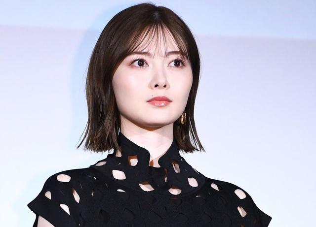 元 乃木坂46 白石麻衣 着用モデル 強かっ