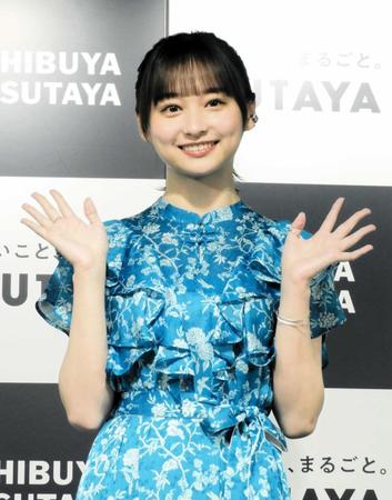 　発売記念イベントに登場した日向坂４６の影山優佳