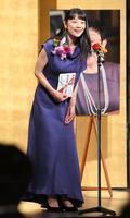 小池栄子「鎌倉殿」で受賞 北条政子カラーの紫ドレスで現る 美しく妖艶