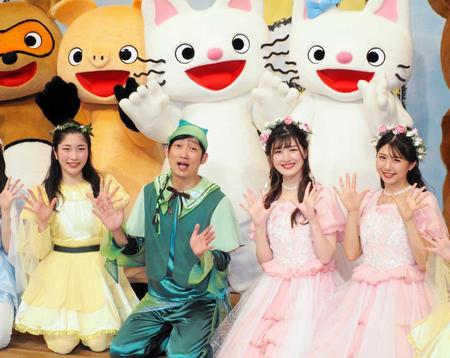 　取材会に登壇した石田明（左から２人目）