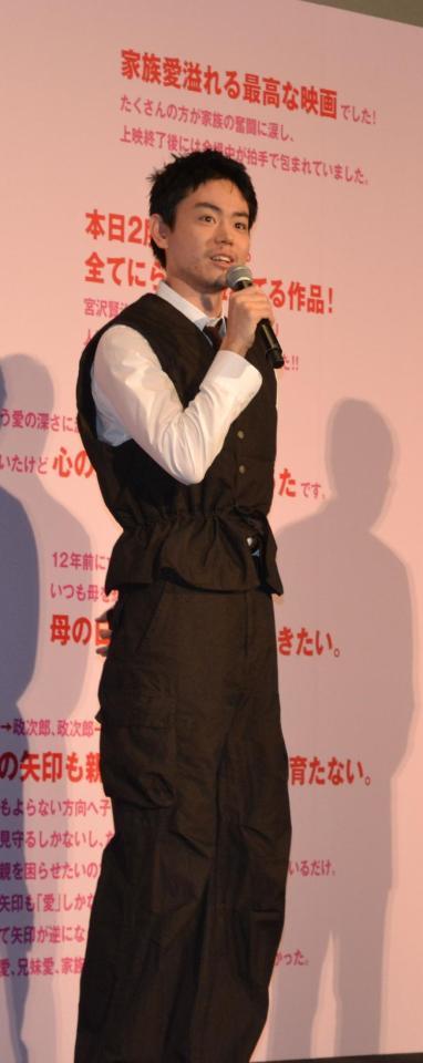 　舞台あいさつに出席した菅田将暉