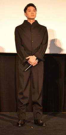　黒一色の衣装に身を纏いイベントに出席した磯村勇斗＝東京・ＴＯＨＯシネマズ日本橋