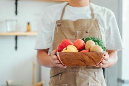 人気料理研究家のド正論回答にネット拍手「母が野菜の皮を料理に、おいしくない」質問に