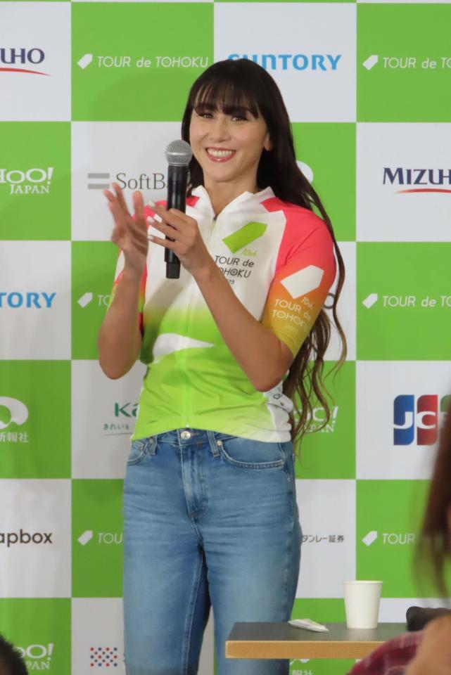 　記者発表会に出席した道端カレン