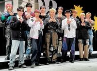 　イベントを行ったＩＮＩの（前列左から）藤牧京介、後藤威尊、西洸人、田島将吾、木村柾哉、（後列左から）高塚大夢、佐野雄大、許豊凡、池﨑理人、尾崎匠海、松田迅