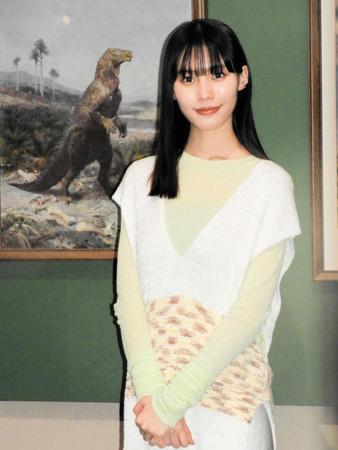　恐竜をイメージした衣装で登場した南沙良