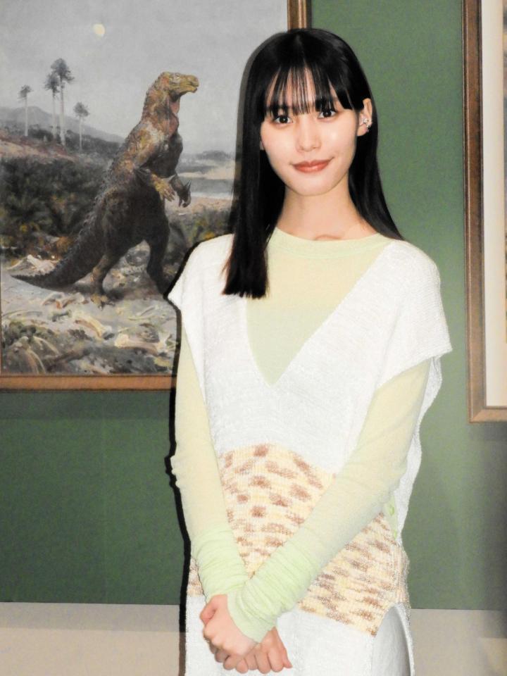 　恐竜をイメージした衣装で登場した南沙良