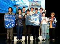 　水産資源について考えた（前列左から）見取り図・盛山晋太郎、リリー、石井幸造ディレクター、ココリコ・田中直樹、尼神インター・誠子、渚（後列左から）タケト、インディアンス・田渕章裕、きむ（撮影・金田祐二）