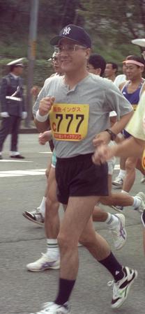 　マラソンにも挑戦した上岡龍太郎さん＝９１年１０月１３日