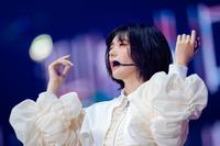 　ツアーファイナルのステージに立つ櫻坂４６の藤吉夏鈴＝大阪城ホール（撮影・上山陽介）