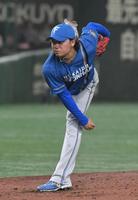 　巨人打線相手に好投する伊藤（撮影・佐々木彰尚）