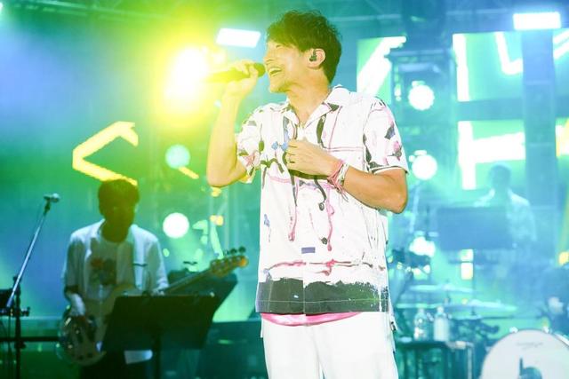 B'zサプライズ！ 日比谷音楽祭に登場「ultra soul」熱唱 大